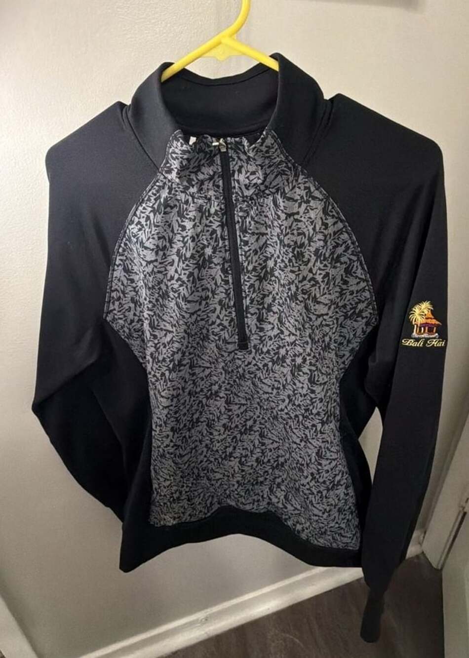 Adidas Golf Bali Hai Las Vegas 1/4 Zip Pullover Women L Black Gray Print